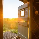 Feuille - Glamping On A Vineyard - Wooden Campsite