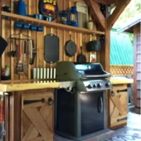 Kemp Glamping On A Vineyard - Wooden - Feuille Savigne